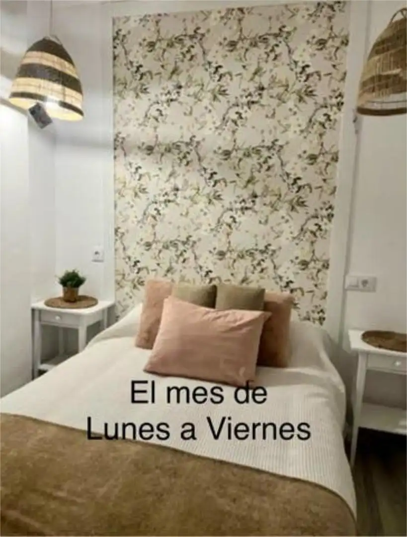 Habitació a Barriada España - San Pedro Dormitori de Apartament per a compartir en Jerez de la Frontera amb Jardí privat, Terrassa i Moblat