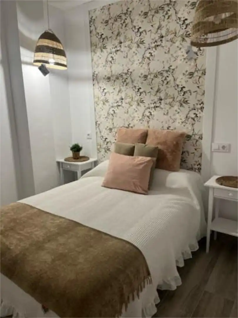 Habitació a Barriada España - San Pedro Dormitori de Apartament per a compartir en Jerez de la Frontera amb Jardí privat, Terrassa i Moblat