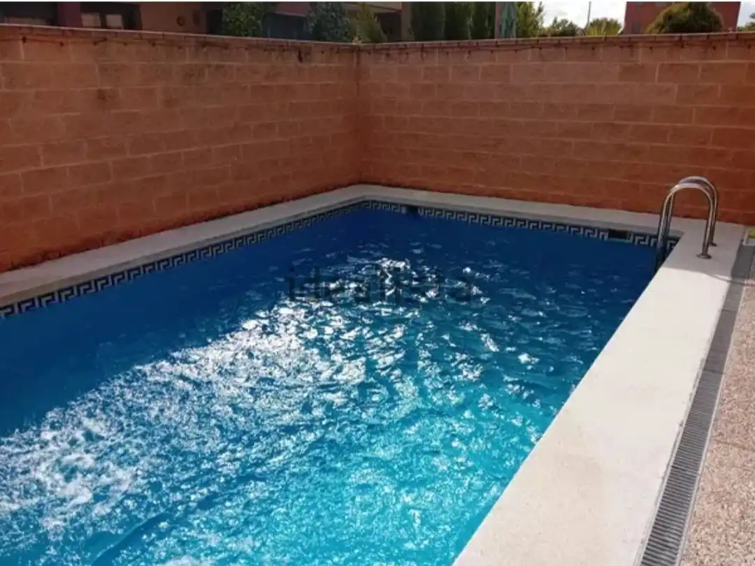 Casa o xalet en venda a Calle Torralba de Calatrava, 38, Larache Piscina de Casa o xalet en venda en Ciudad Real amb Calefacció, Jardí privat i Parquet