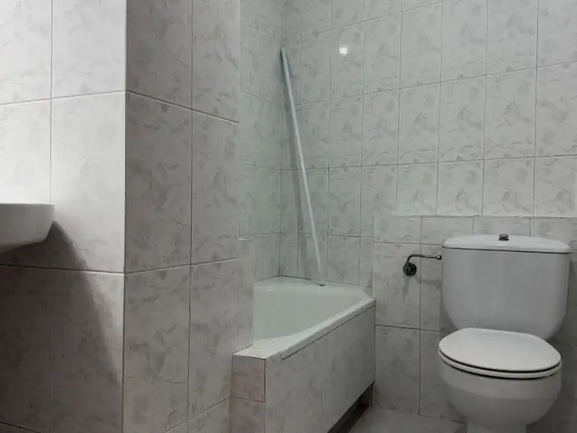 Piso en venta en Rúa de San Lázaro, 93, San Lázaro - Meixonfrío Baño de Piso en venta en Santiago de Compostela con Calefacción, Amueblado y Parking comunitario