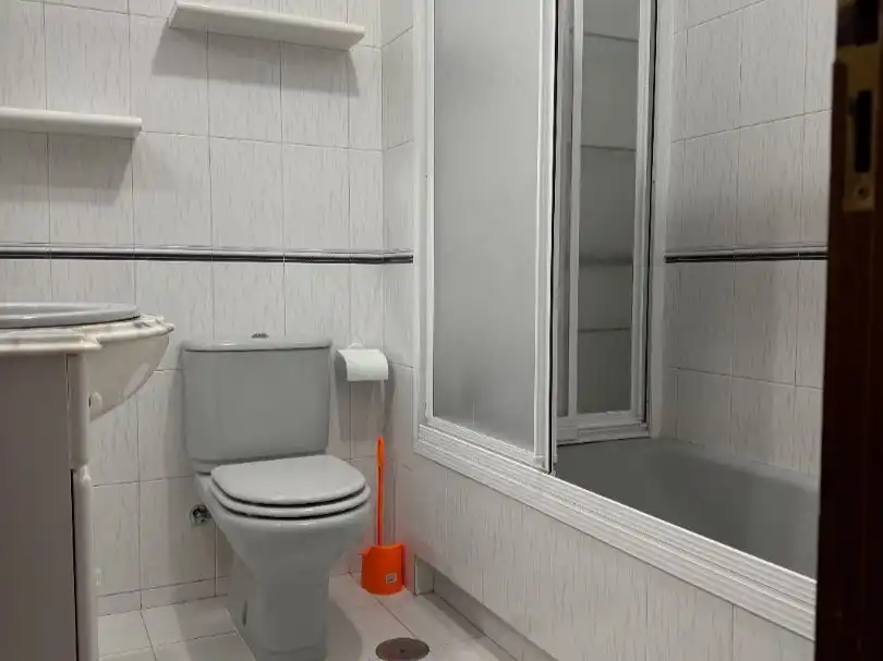 Piso en venta en Rúa de San Lázaro, 93, San Lázaro - Meixonfrío Baño de Piso en venta en Santiago de Compostela con Calefacción, Amueblado y Parking comunitario