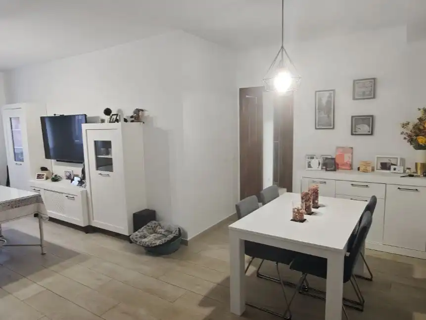 Piso en venta en Calle Camarada López Luque, 47, Nuevo Parque - Los Rosales - Tráfico Pesado Piso en venta en Calle Camarada López Luque, 47, Nuevo Parque - Los Rosales - Tráfico Pesado