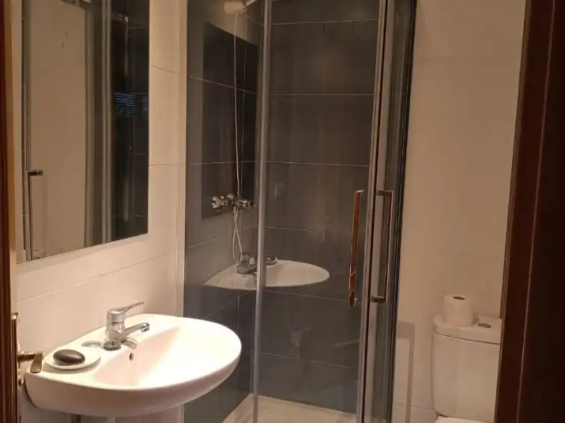 Flat for sale in Calle de la Galana, 49, Pinar del Jalón Bathroom of Flat for sale in Valladolid Capital with Terrace, Swimming Pool and Balcony