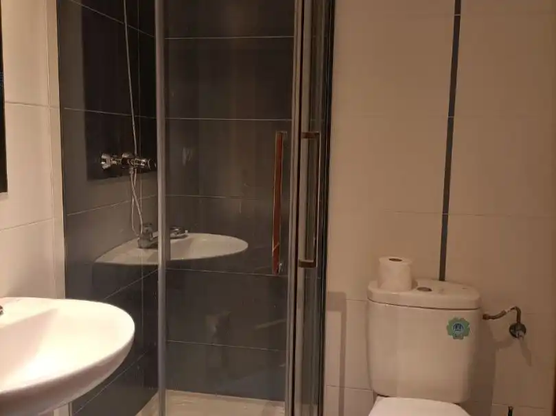 Flat for sale in Calle de la Galana, 49, Pinar del Jalón Bathroom of Flat for sale in Valladolid Capital with Terrace, Swimming Pool and Balcony