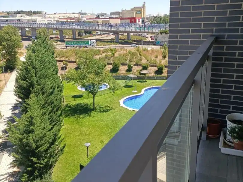 Flat for sale in Calle de la Galana, 49, Pinar del Jalón Swimming pool of Flat for sale in Valladolid Capital with Terrace, Swimming Pool and Balcony