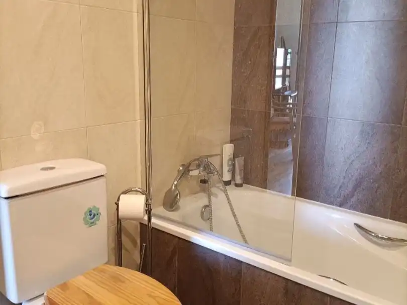 Flat for sale in Calle de la Galana, 49, Pinar del Jalón Bathroom of Flat for sale in Valladolid Capital with Terrace, Swimming Pool and Balcony