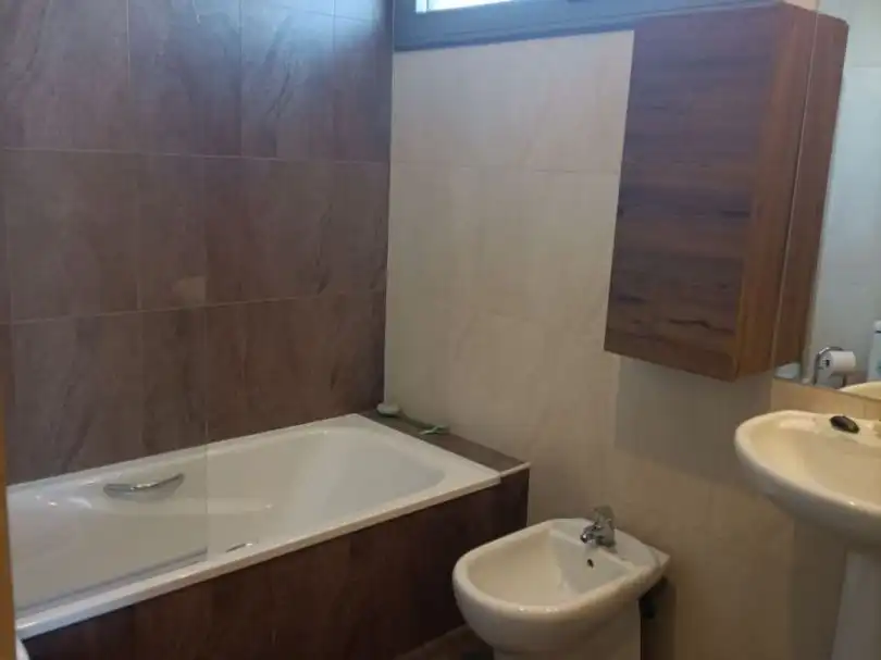 Flat for sale in Calle de la Galana, 49, Pinar del Jalón Bathroom of Flat for sale in Valladolid Capital with Terrace, Swimming Pool and Balcony