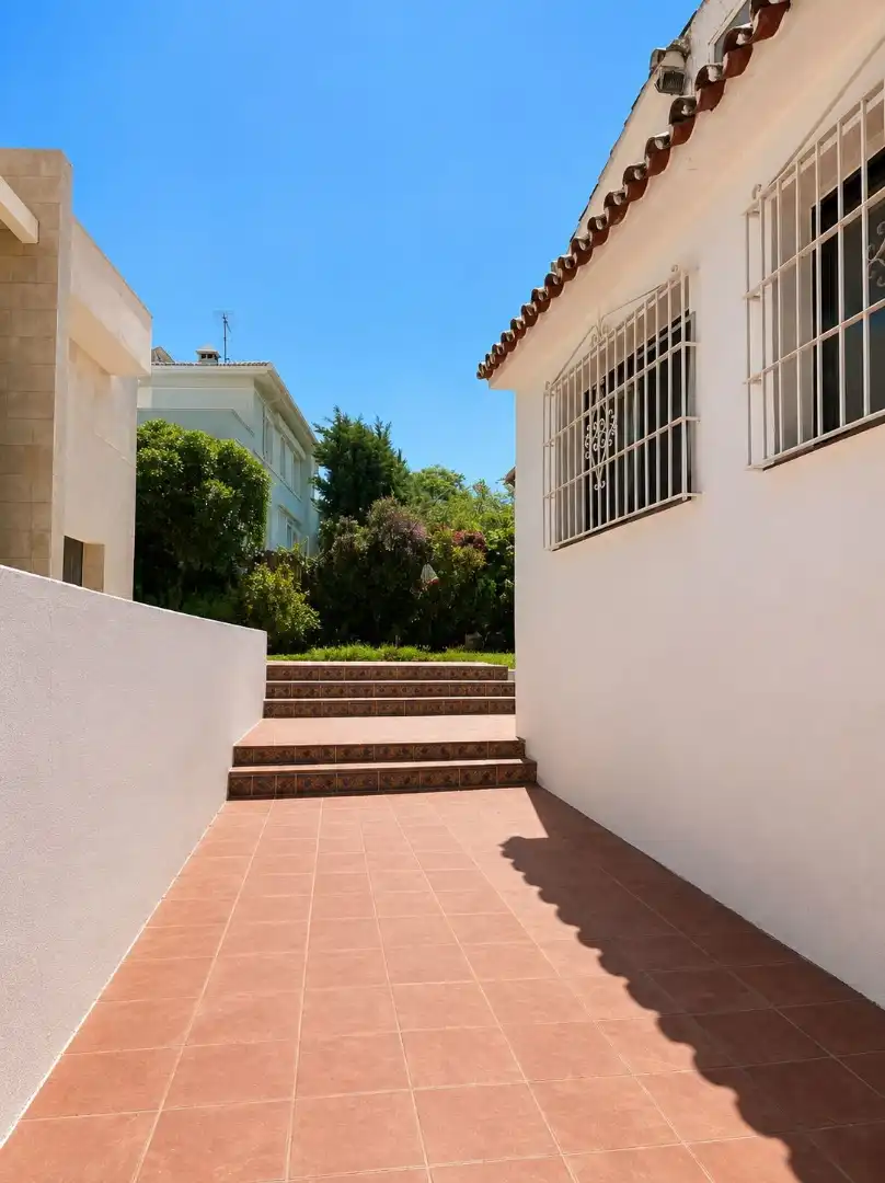 Houses for sale in Calle los Jazmines, 150, Nueva Andalucía centro Exterior view of Houses for sale in Marbella with Air Conditioner, Heating and Private garden