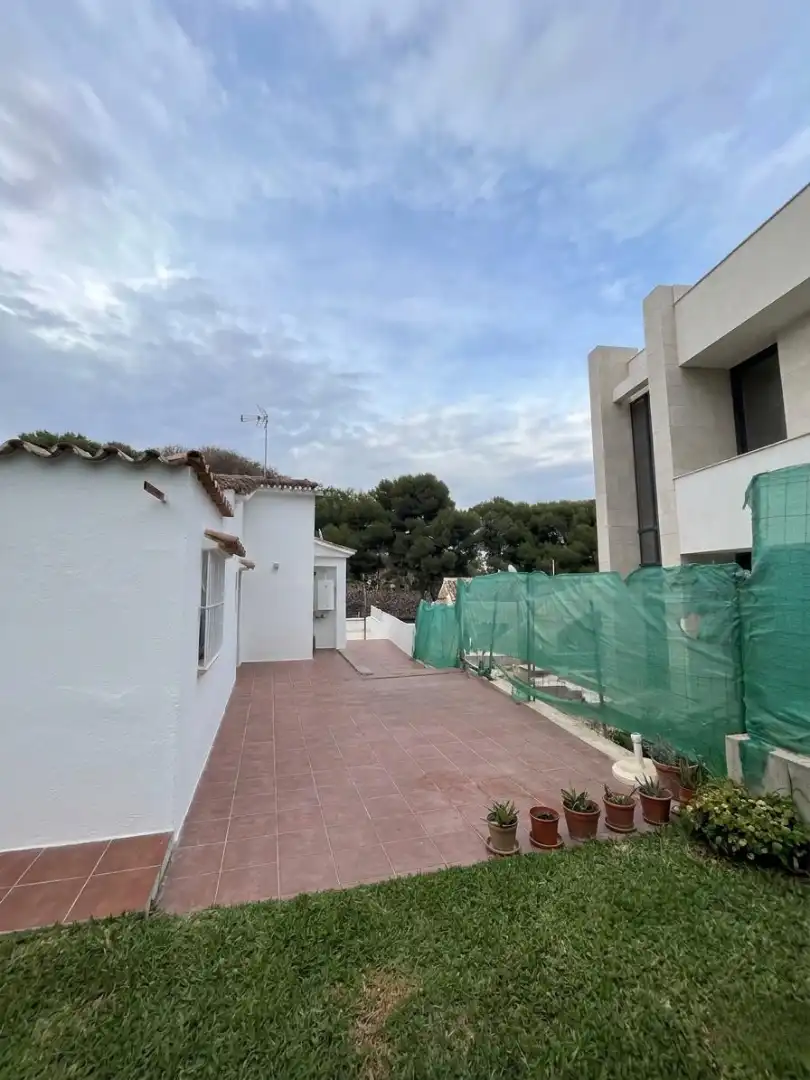 Houses for sale in Calle los Jazmines, 150, Nueva Andalucía centro Exterior view of Houses for sale in Marbella with Air Conditioner, Heating and Private garden