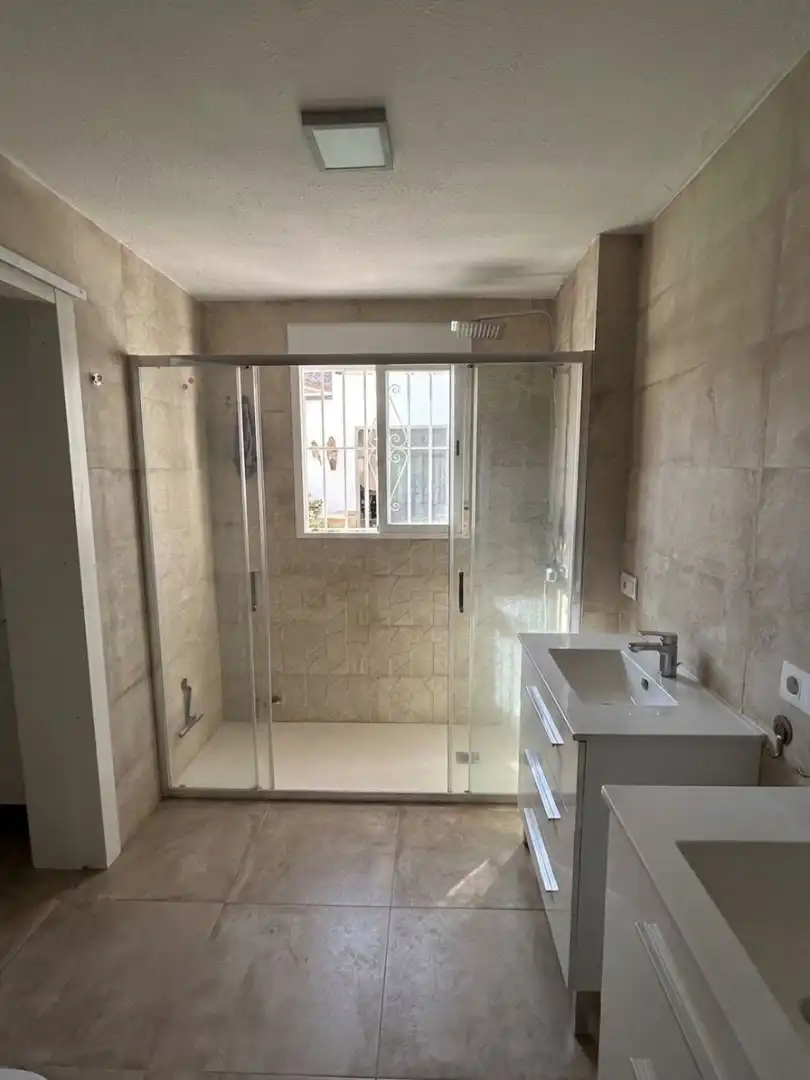 Houses for sale in Calle los Jazmines, 150, Nueva Andalucía centro Bathroom of Houses for sale in Marbella with Air Conditioner, Heating and Private garden