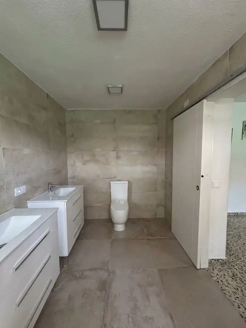 Houses for sale in Calle los Jazmines, 150, Nueva Andalucía centro Bathroom of Houses for sale in Marbella with Air Conditioner, Heating and Private garden