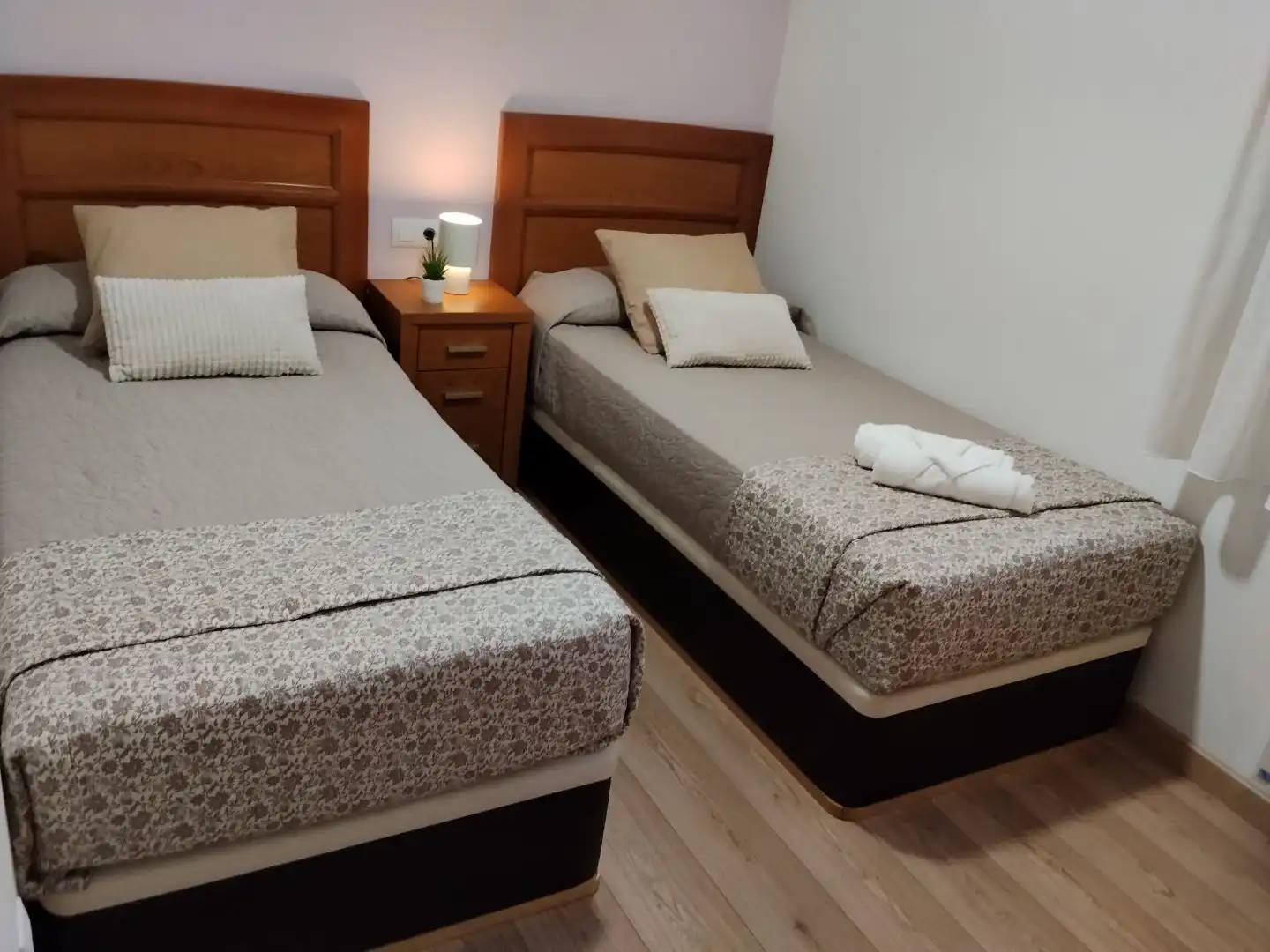 Pis de lloguer a Rúa Canido, 16, Malpica de Bergantiños Dormitori de Pis de lloguer en Malpica de Bergantiños amb Calefacció, Terrassa i Traster