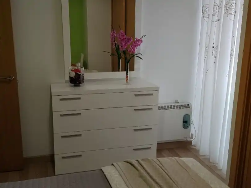 Pis de lloguer a Rúa Canido, 16, Malpica de Bergantiños Dormitori de Pis de lloguer en Malpica de Bergantiños amb Calefacció, Terrassa i Traster