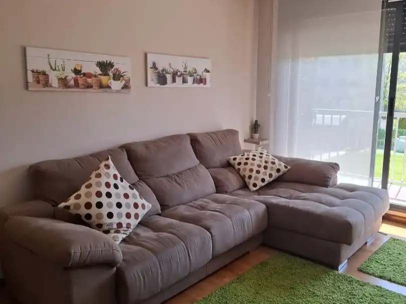 Sala de estar de Apartamento de alquiler en Cirueña con Calefacción, Piscina y Amueblado