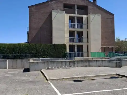 Parking de Apartamento de alquiler en Cirueña con Calefacción, Piscina y Amueblado