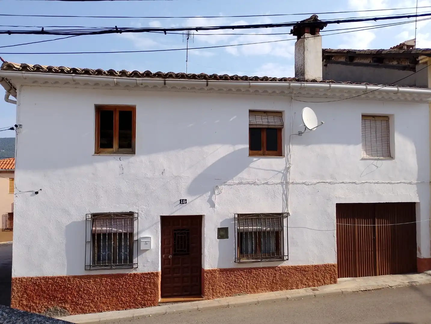 Casa adosada en venta en Calle Juego de Bolos, 16, Fresneda de la Sierra Vista exterior de Casa adosada en venta en Fresneda de la Sierra con Calefacción, Parquet y Trastero