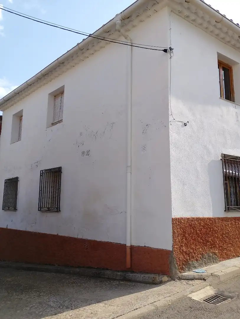 Casa adosada en venta en Calle Juego de Bolos, 16, Fresneda de la Sierra Vista exterior de Casa adosada en venta en Fresneda de la Sierra con Calefacción, Parquet y Trastero