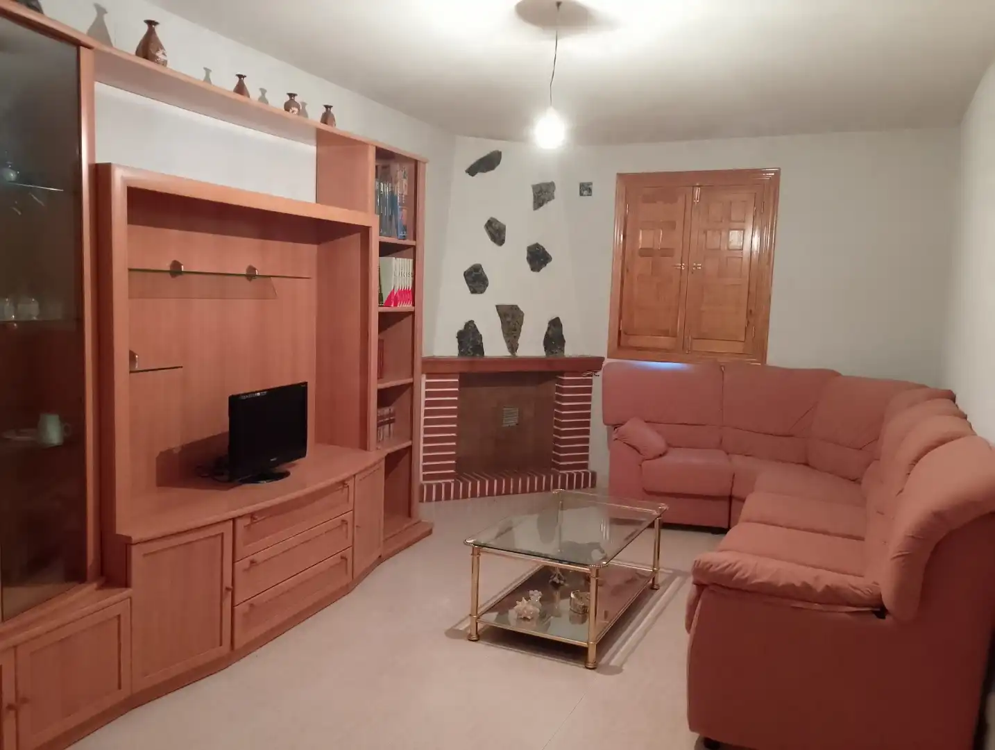 Casa adosada en venta en Calle Juego de Bolos, 16, Fresneda de la Sierra Sala de estar de Casa adosada en venta en Fresneda de la Sierra con Calefacción, Parquet y Trastero