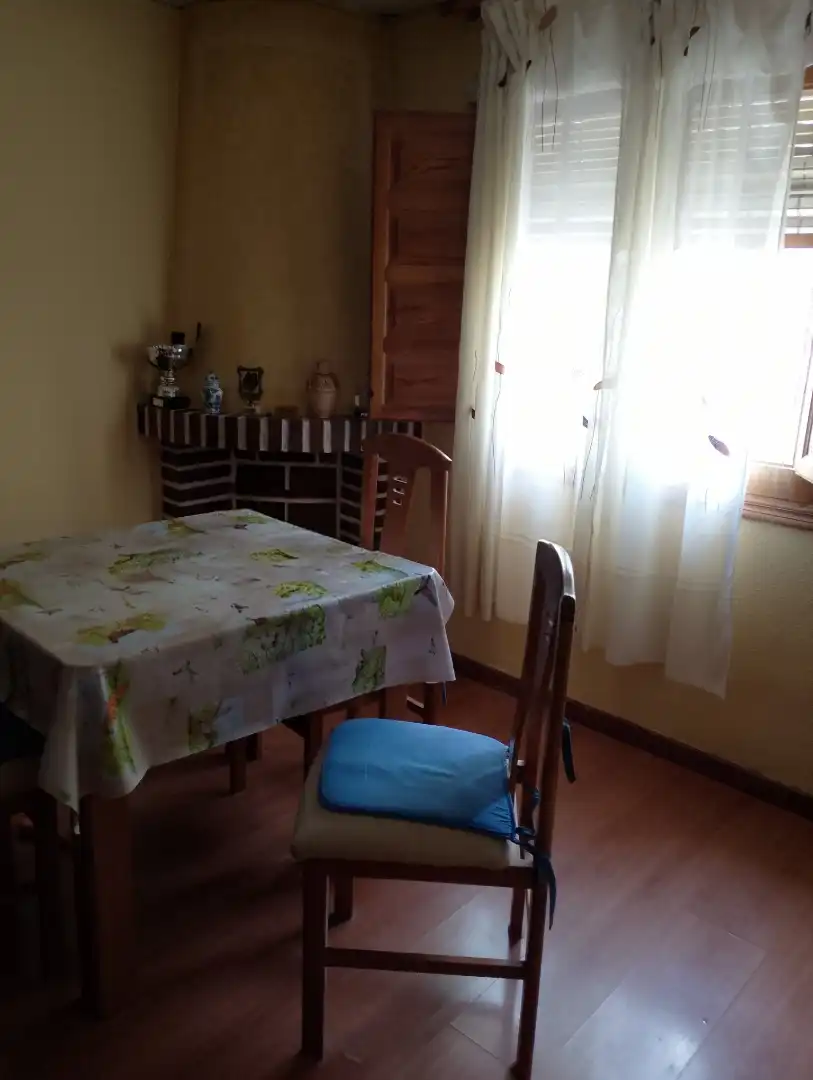 Casa adosada en venta en Calle Juego de Bolos, 16, Fresneda de la Sierra Comedor de Casa adosada en venta en Fresneda de la Sierra con Calefacción, Parquet y Trastero