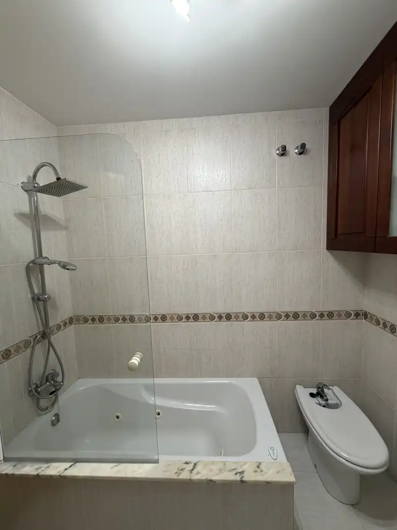 Flat for rent in Rúa Doutor Xermán Alonso Hortas, 23, Recatelo - O Carme Bathroom of Flat for rent in Lugo with Heating, Parquet flooring and Terrace