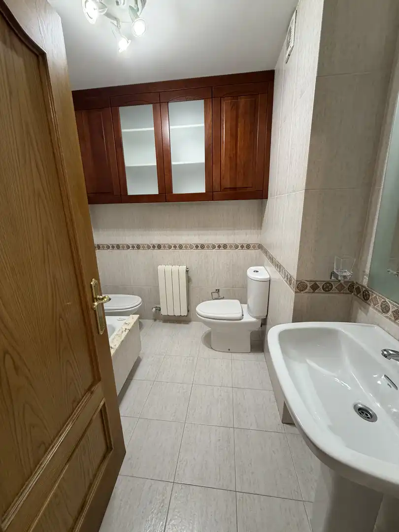 Flat for rent in Rúa Doutor Xermán Alonso Hortas, 23, Recatelo - O Carme Bathroom of Flat for rent in Lugo with Heating, Parquet flooring and Terrace