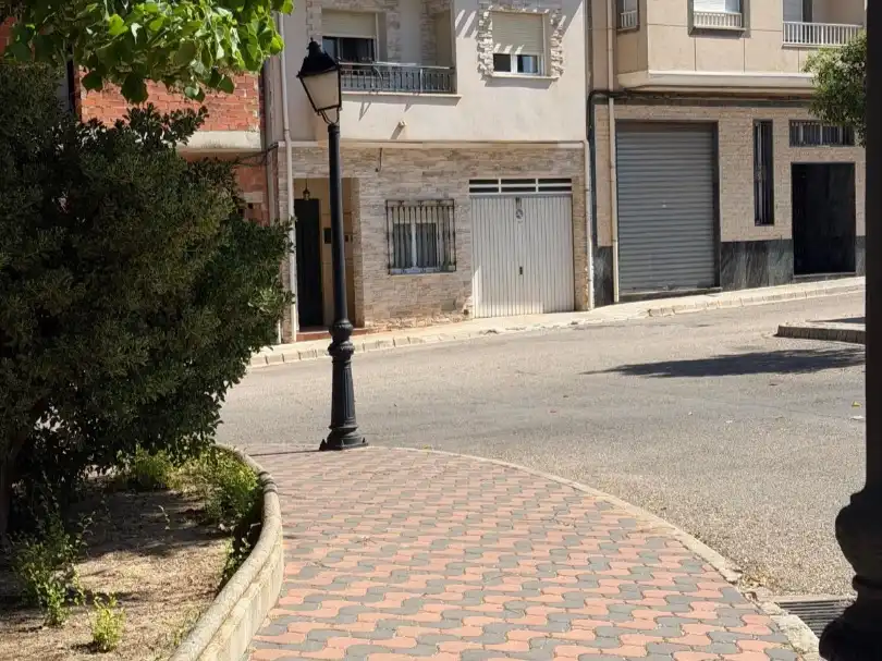 Pis en venda a Calle San Mateo, 3, Munera Vista exterior de Pis en venda en Munera amb Aire condicionat, Terrassa i Balcó