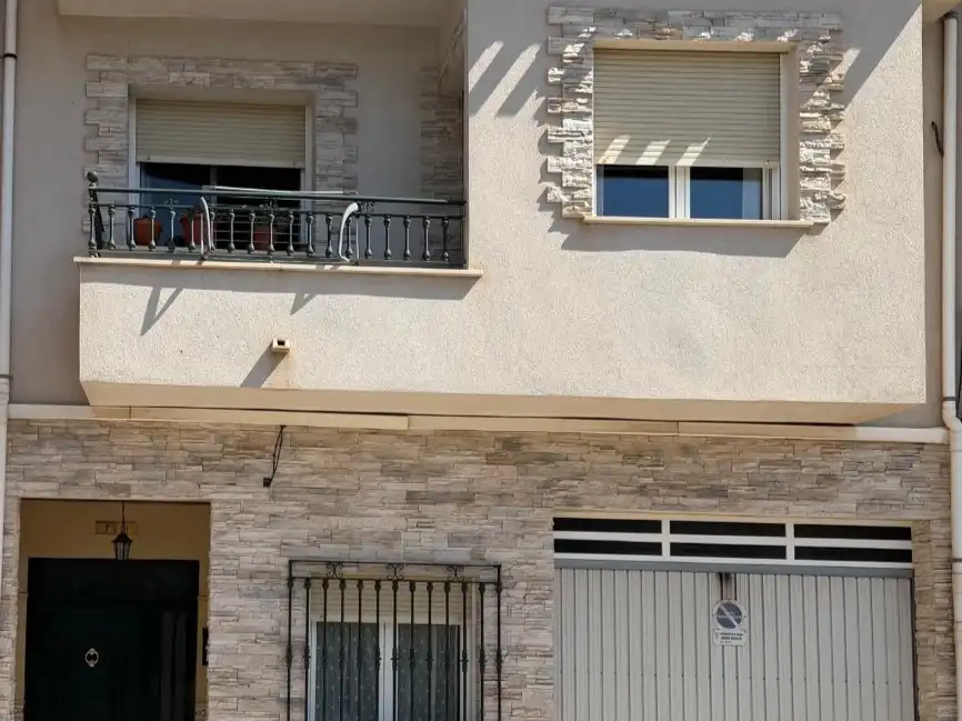 Pis en venda a Calle San Mateo, 3, Munera Vista exterior de Pis en venda en Munera amb Aire condicionat, Terrassa i Balcó