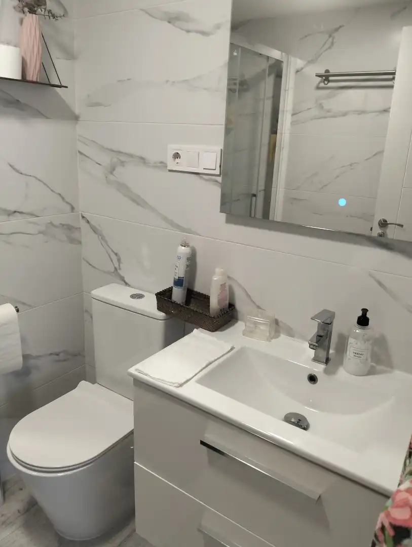 Habitación en Calle del Río Alberche, 5, Centro Baño de Piso para compartir en Navalcarnero con Calefacción, Parquet y Amueblado