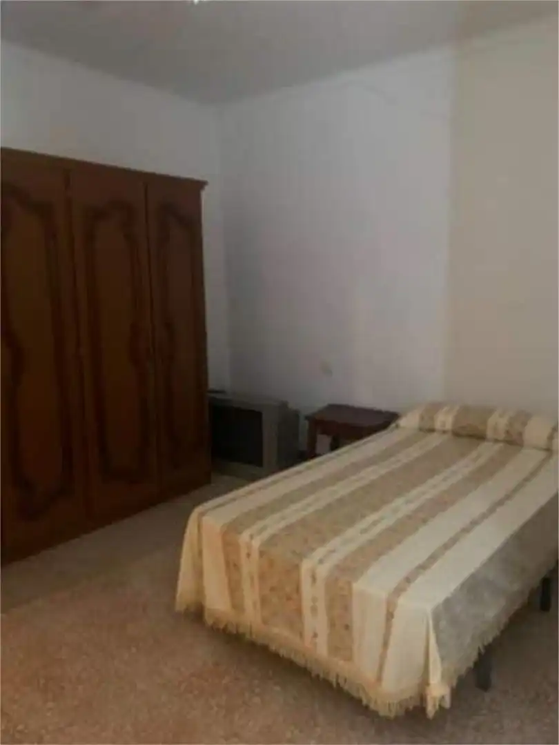 Casa o xalet en venda a La Puebla de Cazalla Dormitori de Casa o xalet en venda en La Puebla de Cazalla