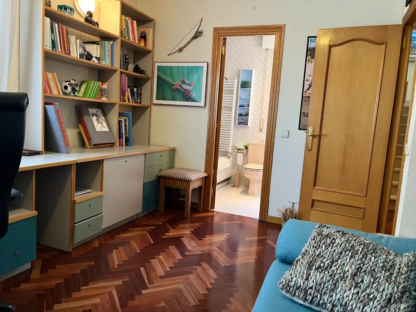 Pis en venda a Pueblo Sala d'estar de Pis en venda en Pozuelo de Alarcón amb Aire condicionat, Terrassa i Piscina