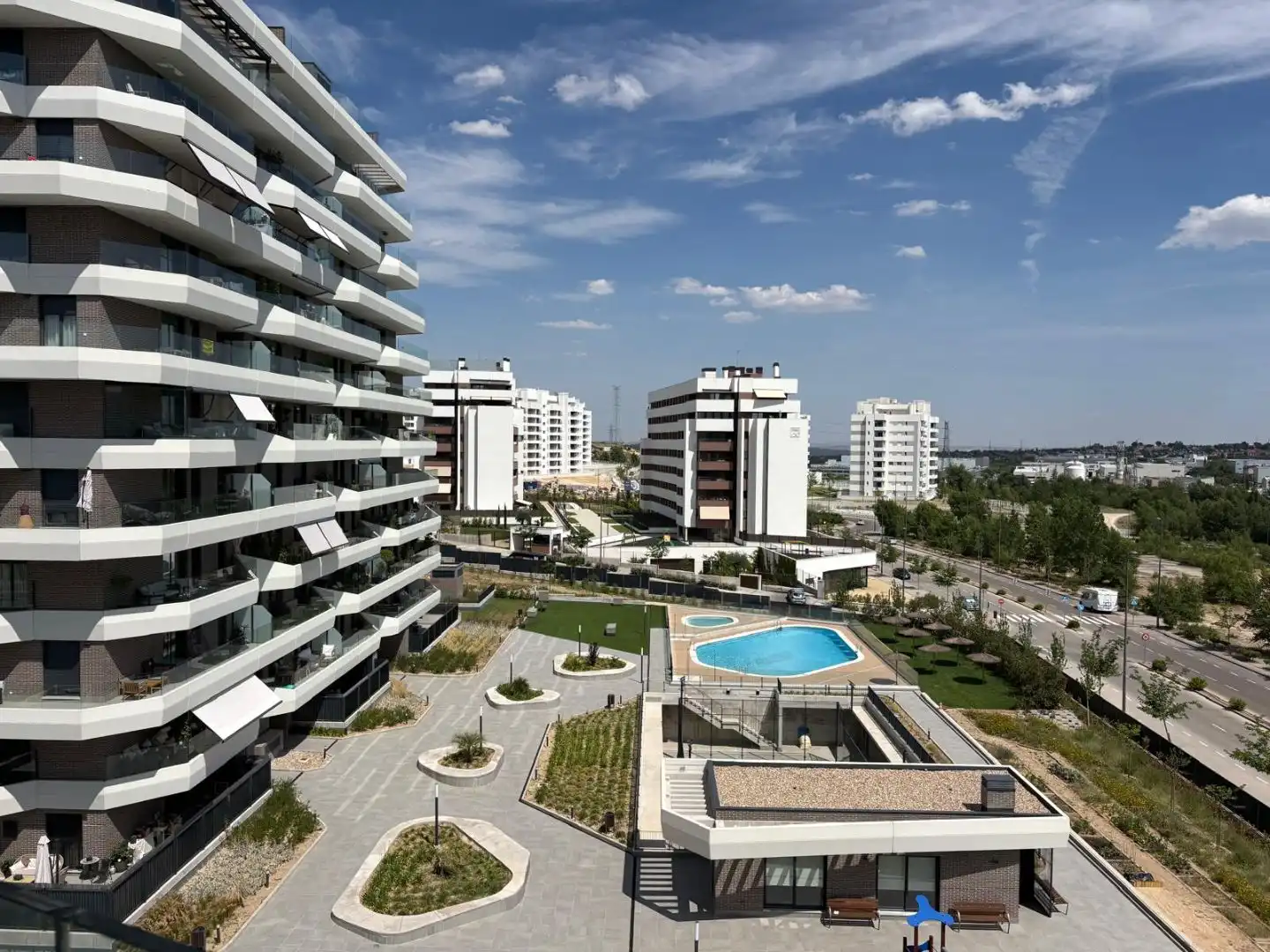 Wohnung zur Miete in Calle de Carmen Pinós, 2, Tres Cantos Außenansicht von Wohnung zur Miete in Tres Cantos mit Klimaanlage, Terrasse und Schwimmbad