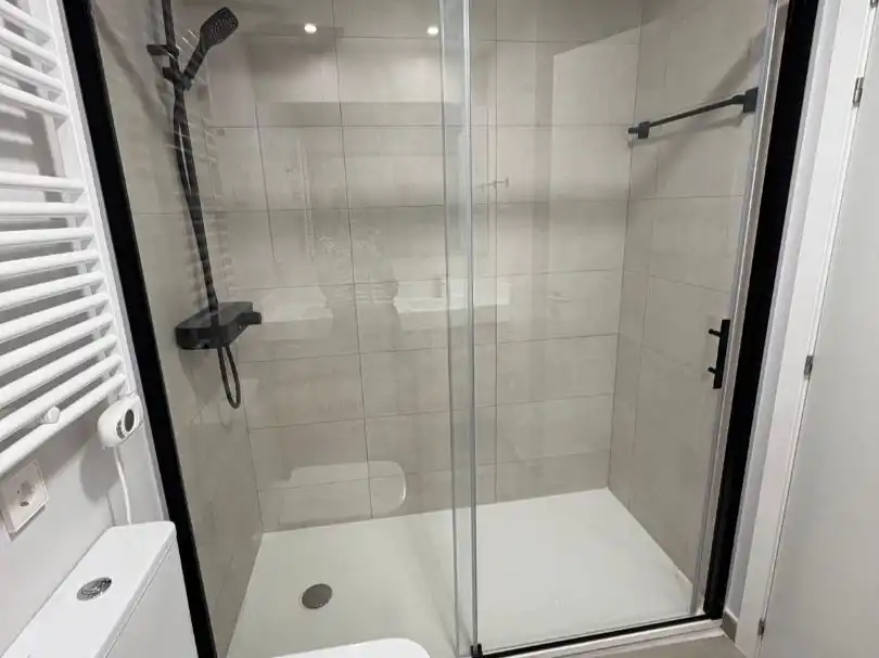 Wohnung zur Miete in Calle de Carmen Pinós, 2, Tres Cantos Badezimmer von Wohnung zur Miete in Tres Cantos mit Klimaanlage, Terrasse und Schwimmbad