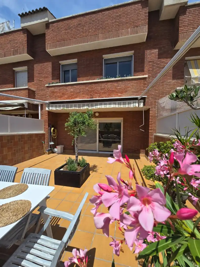 Detached homes for sale in Carrer de Prat de la Riba, 61, Torrent Ballester Terrace of Detached homes for sale in Viladecans with Terrace and Balcony