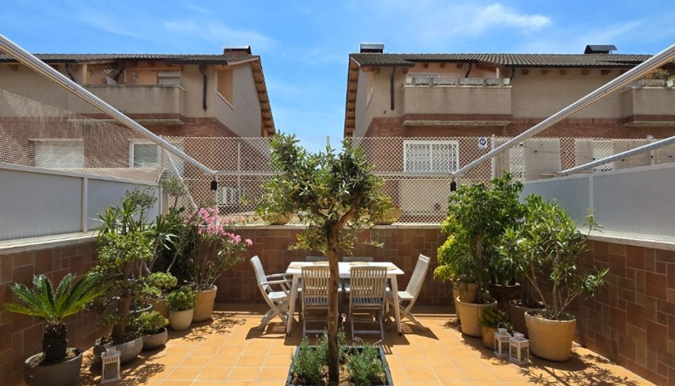 Casa adosada en venta en Carrer de Prat de la Riba, 61, Torrent Ballester, Viladecans - imagen 1 Foto 1 de Casa adosada en venta en Carrer de Prat de la Riba, 61, Torrent Ballester, Viladecans