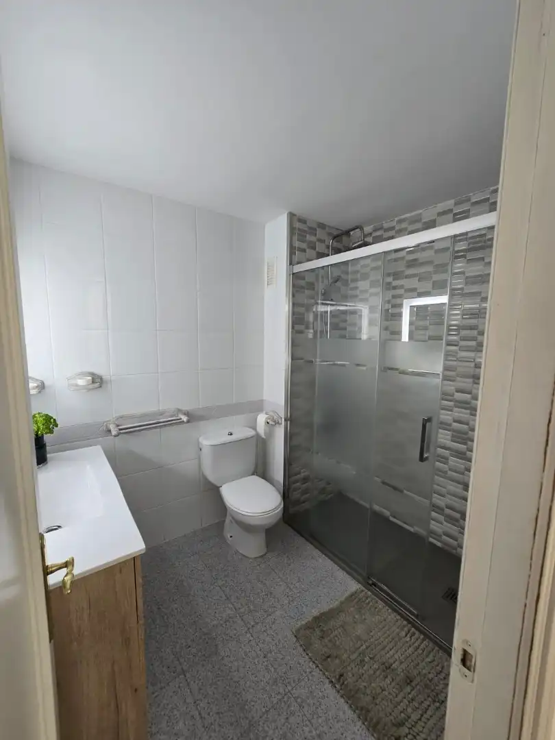 Detached homes for sale in Carrer de Prat de la Riba, 61, Torrent Ballester Bathroom of Detached homes for sale in Viladecans with Terrace and Balcony