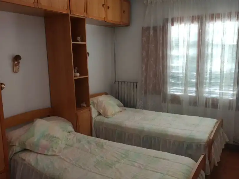 Piso en venta en Calle Carretera, Ariño Habitación de Piso en venta en Ariño con Calefacción, Terraza y Amueblado