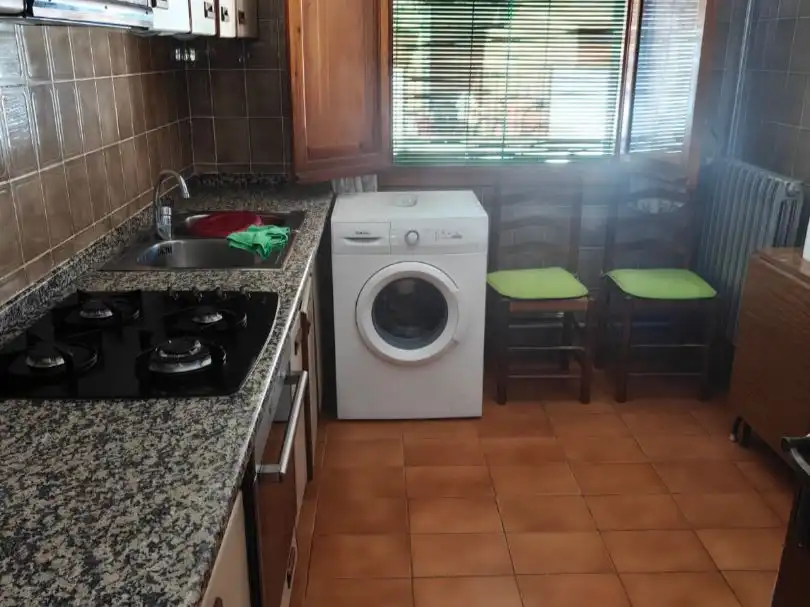 Piso en venta en Calle Carretera, Ariño Cocina de Piso en venta en Ariño con Calefacción, Terraza y Amueblado