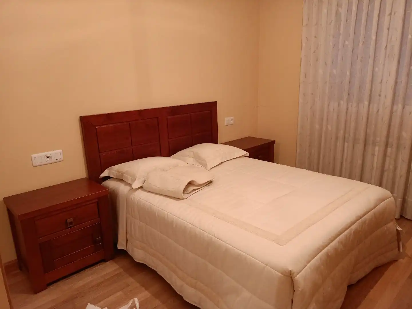 Schlafzimmer von Wohnung zur Miete in León Capital  mit Heizung, Parkett und Terrasse