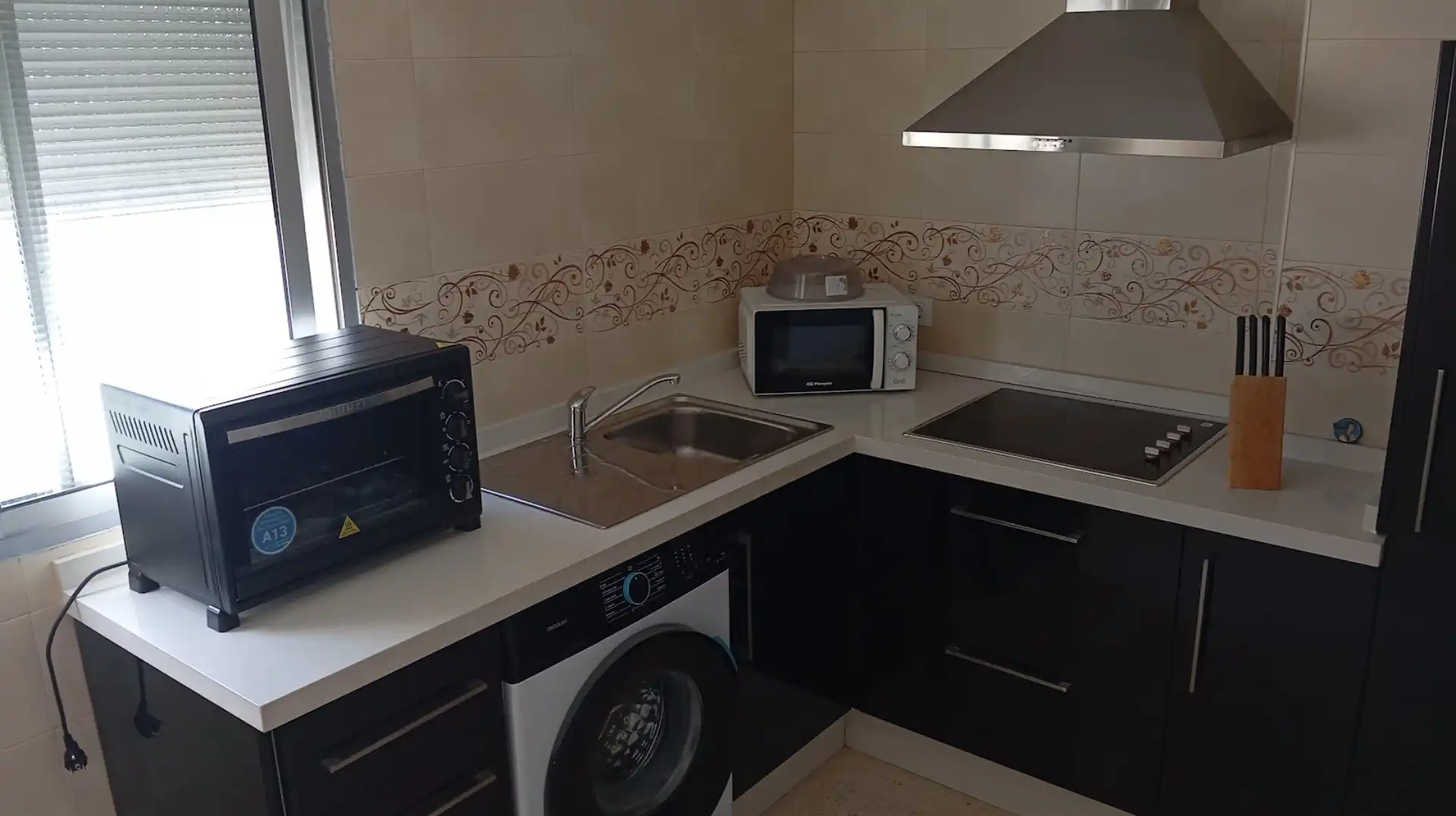 Piso de alquiler en Calle Puerto de Envalira, 8, Juan XXIII - Rochelambert Cocina de Piso de alquiler en Sevilla con Aire acondicionado, Amueblado y Horno
