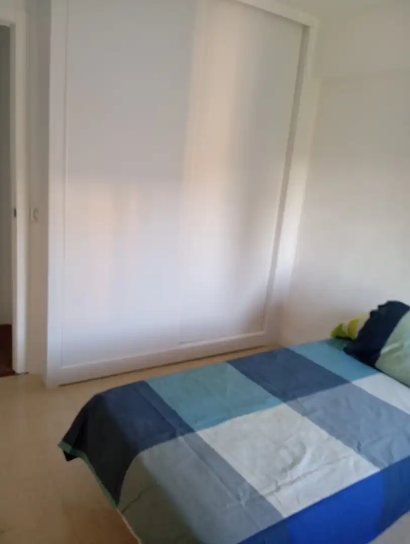 Piso de alquiler en Calle Puerto de Envalira, 8, Juan XXIII - Rochelambert Habitación de Piso de alquiler en Sevilla con Aire acondicionado, Amueblado y Horno