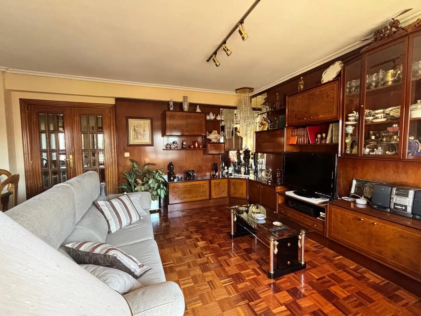 Piso en venta en Calle Calzadas, 43, Villa Pilar Sala de estar de Piso en venta en Burgos con Calefacción, Parquet y Terraza