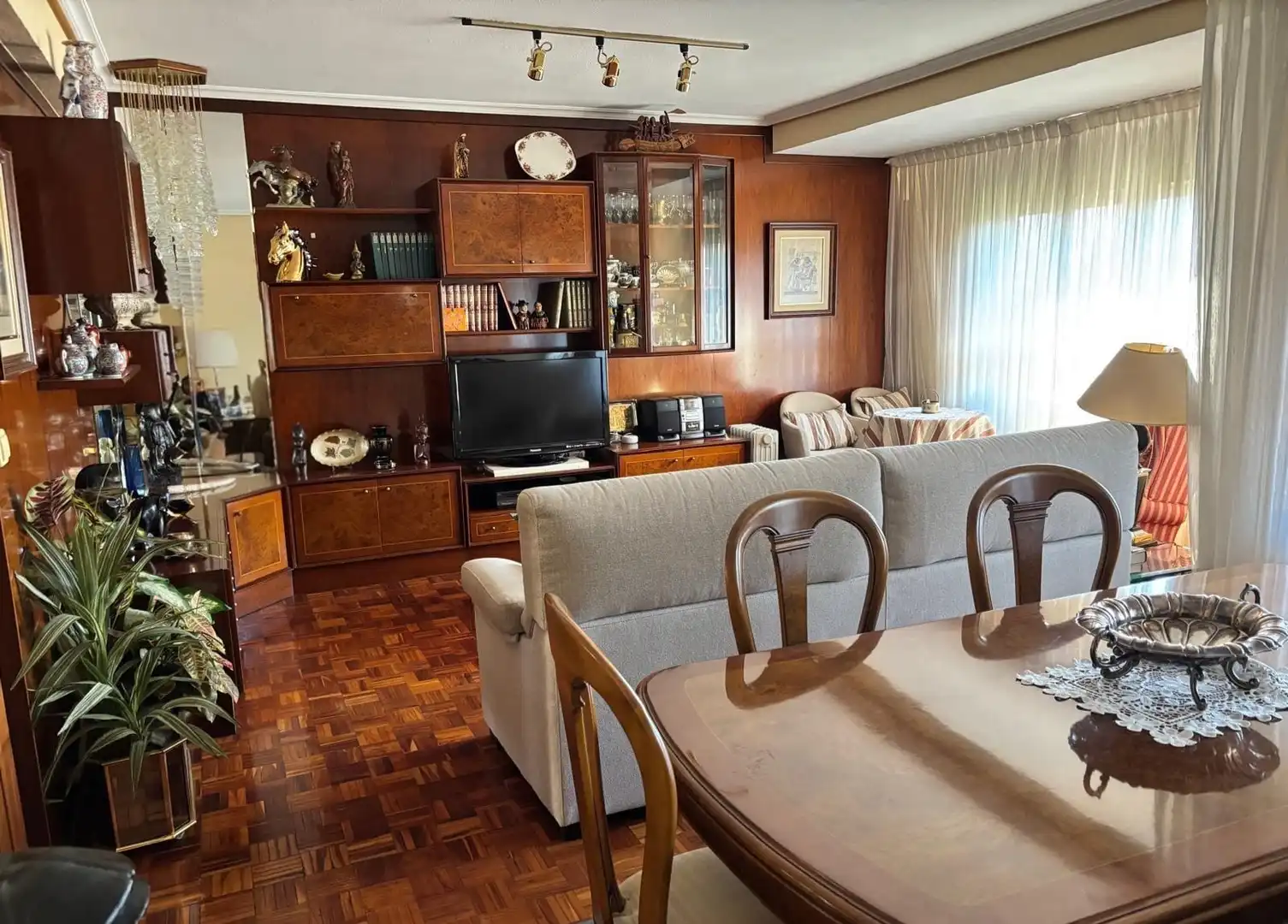 Piso en venta en Calle Calzadas, 43, Villa Pilar Sala de estar de Piso en venta en Burgos con Calefacción, Parquet y Terraza