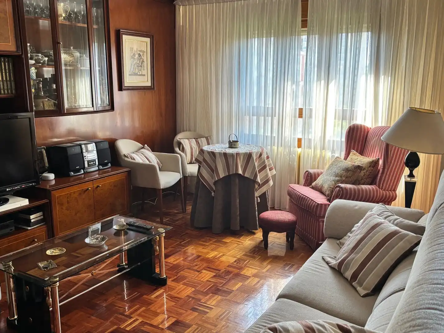Piso en venta en Calle Calzadas, 43, Villa Pilar Sala de estar de Piso en venta en Burgos con Calefacción, Parquet y Terraza