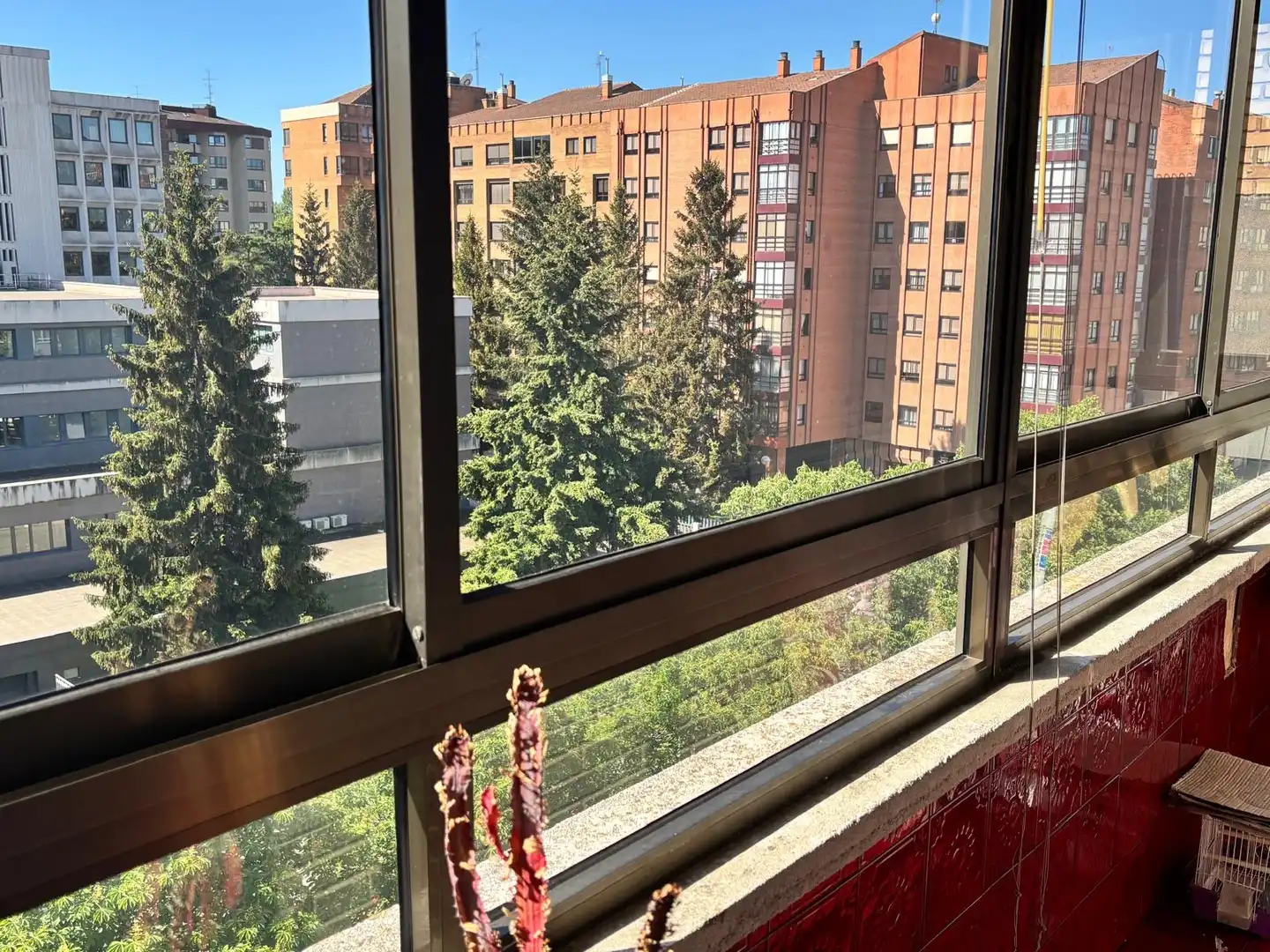 Piso en venta en Calle Calzadas, 43, Villa Pilar Habitación de Piso en venta en Burgos con Calefacción, Parquet y Terraza