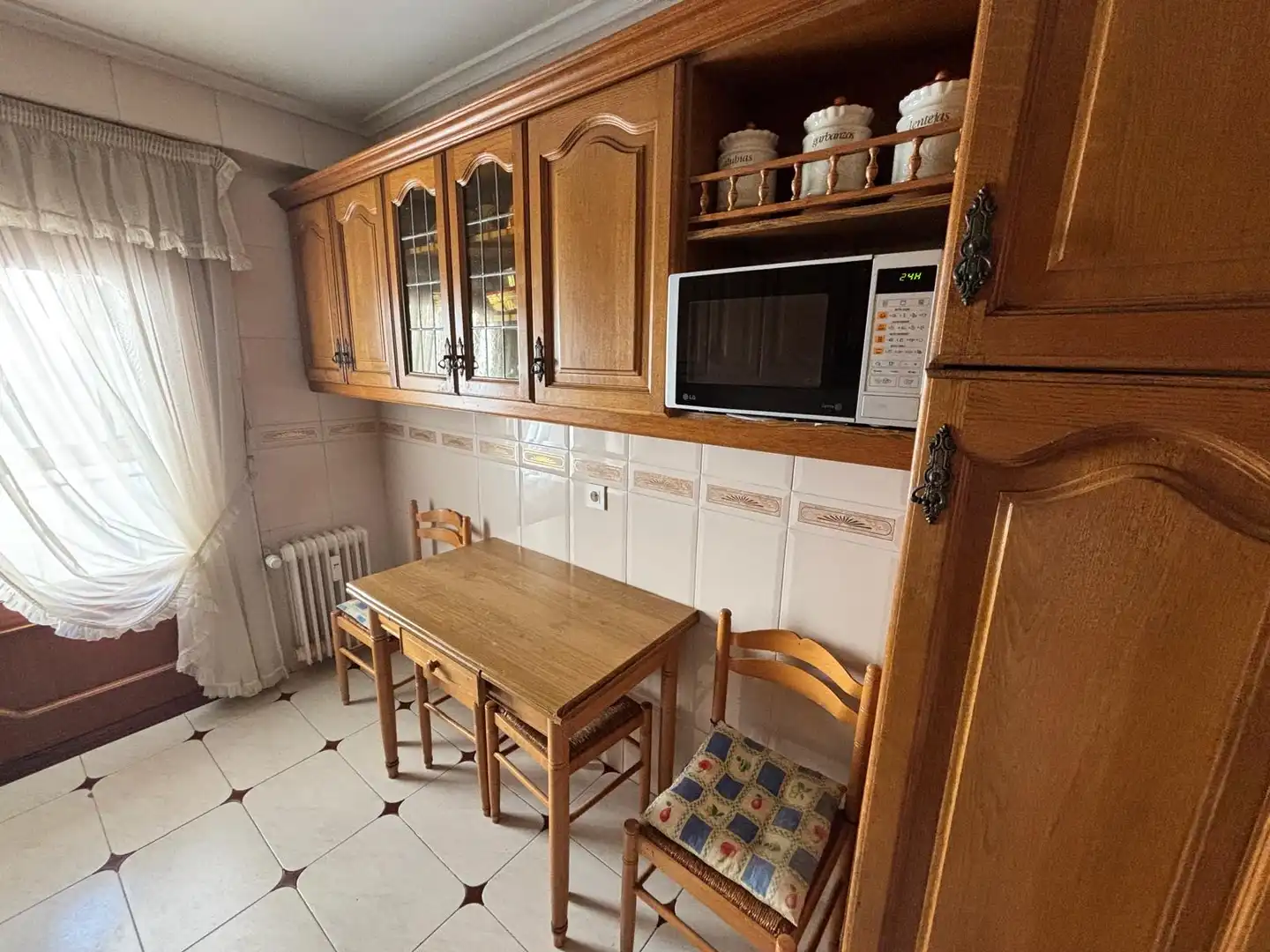 Piso en venta en Calle Calzadas, 43, Villa Pilar Cocina de Piso en venta en Burgos con Calefacción, Parquet y Terraza
