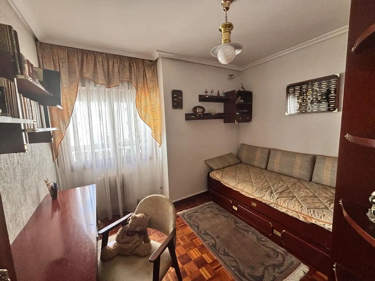 Piso en venta en Calle Calzadas, 43, Villa Pilar Habitación de Piso en venta en Burgos con Calefacción, Parquet y Terraza