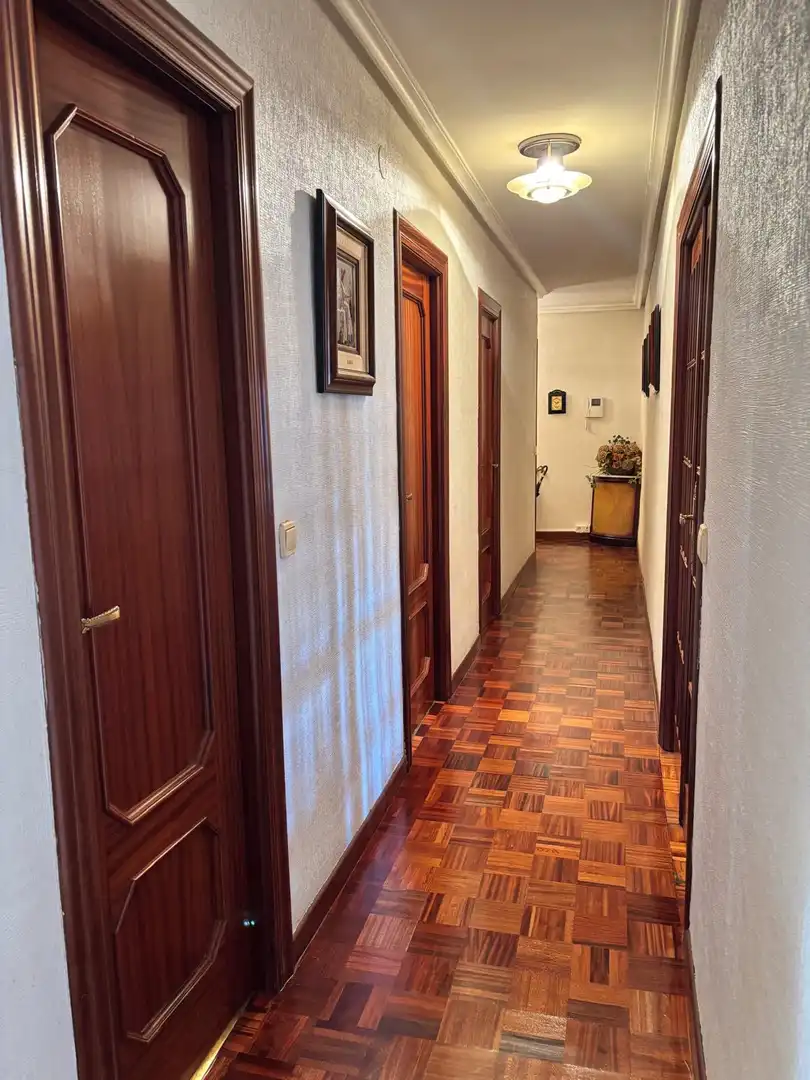 Piso en venta en Calle Calzadas, 43, Villa Pilar Piso en venta en Burgos con Calefacción, Parquet y Terraza