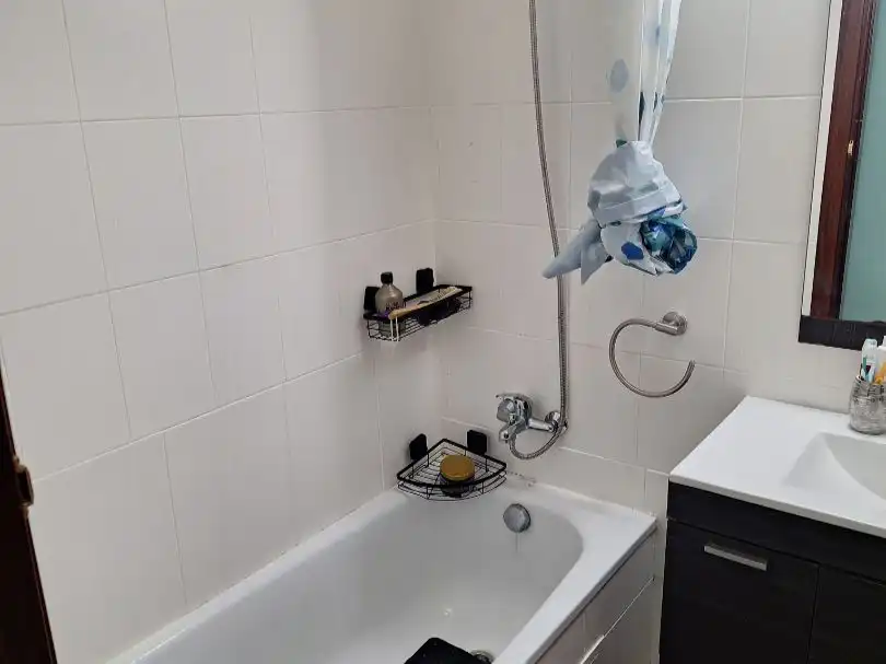 Wohnung zum Verkauf in Carrer Narcís Soler, 6, Eixample - Horta Capallera Badezimmer von Wohnung zum Verkauf in Figueres mit Klimaanlage und Balkon