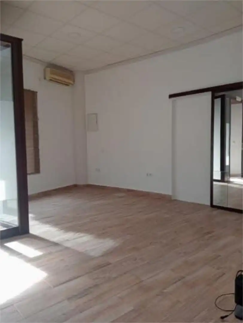 Local de lloguer en Umbrete amb Aire condicionat