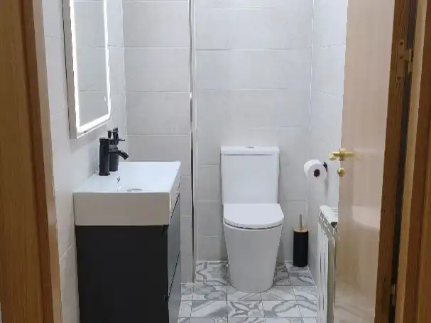 Casa adosada en venta en Calle Asturias, 6, Cintruénigo Baño de Casa adosada en venta en Cintruénigo con Aire acondicionado, Calefacción y Jardín privado